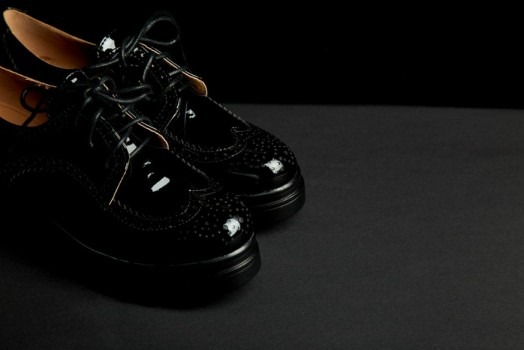 Stringate da donna: la scarpa per un look chic e di classe
